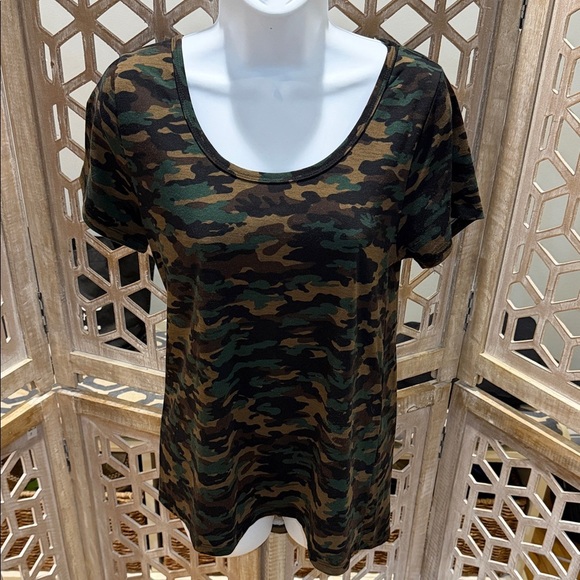 LuLaRoe Tops - LuLaRoe Classic Tee Camo Print Size Small